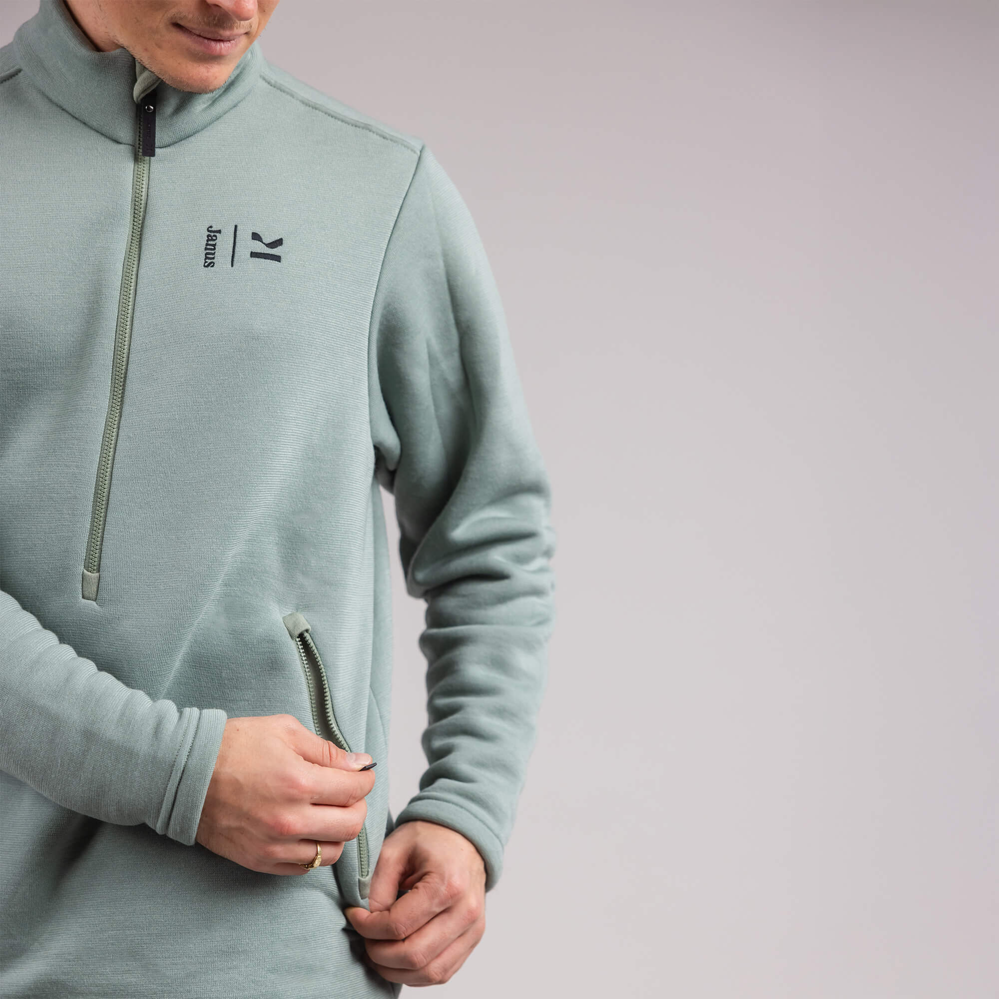 Detaljer, Janus x Kleveland ullfleece polo med zip til herre, farge grønn