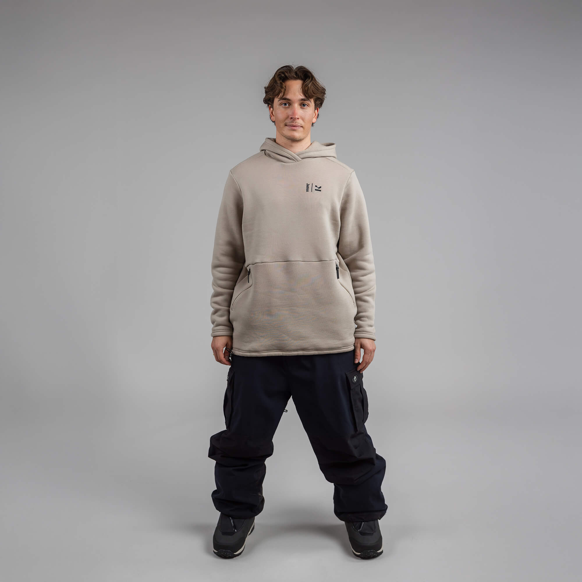 Janus x Kleveland ullfleece hettegenser til herre, farge beige