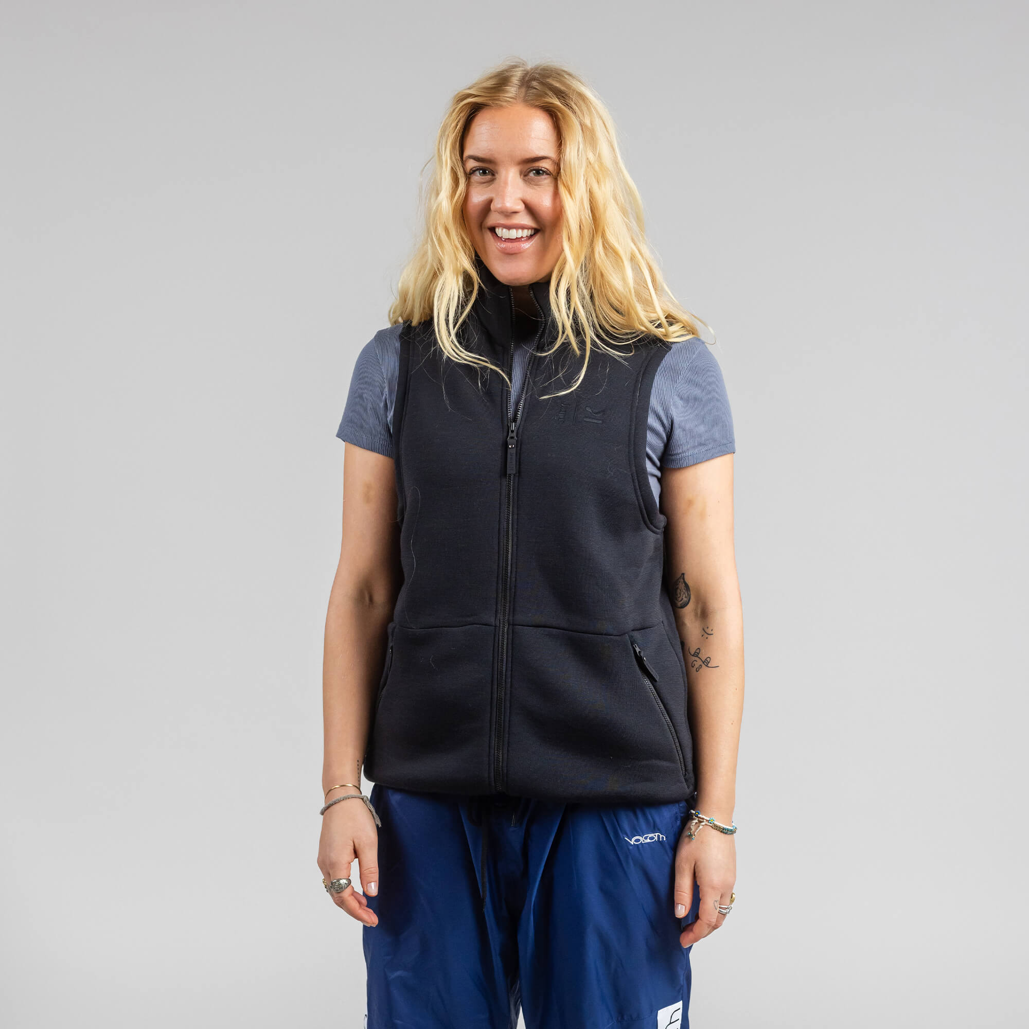 Janus x Kleveland merino ullvest til dame, farge svart