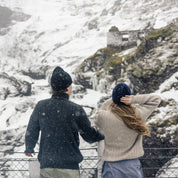 Gutt og jente på snøfjell med Janus Wool Finse genser