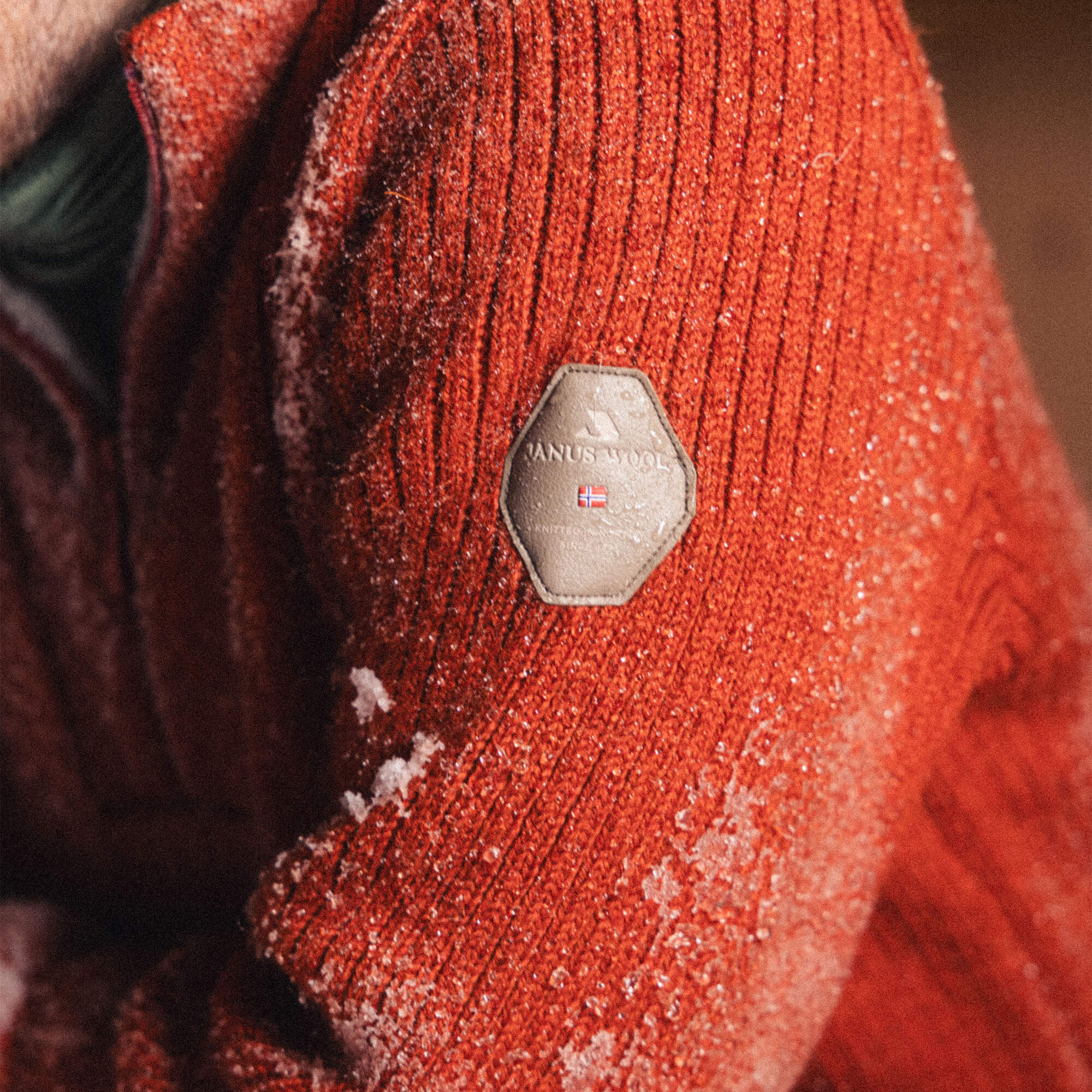 Detaljer av Janus Wool Finse genser, farge rød