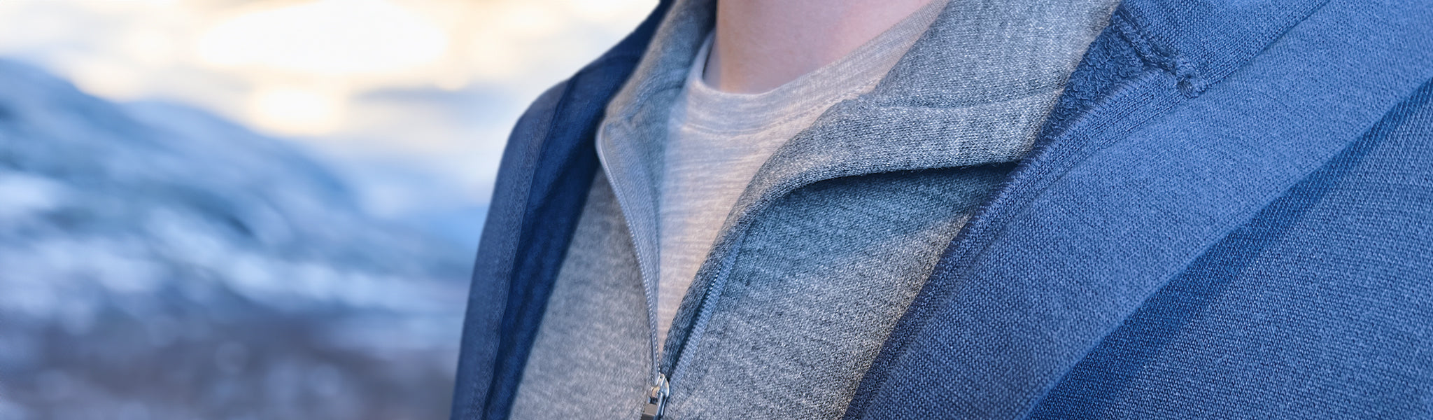 Mann med flere Janus ullundertøy på