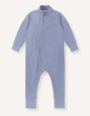 Troposphere-colored, long-sleeve Pyjamas – Merino Baby Light onesie featuring a diagonal zip closure from the neck to the left leg and ribbed cuffs on the sleeves and legs. Crafted in a breathable pyjama style, it is displayed against a plain background.