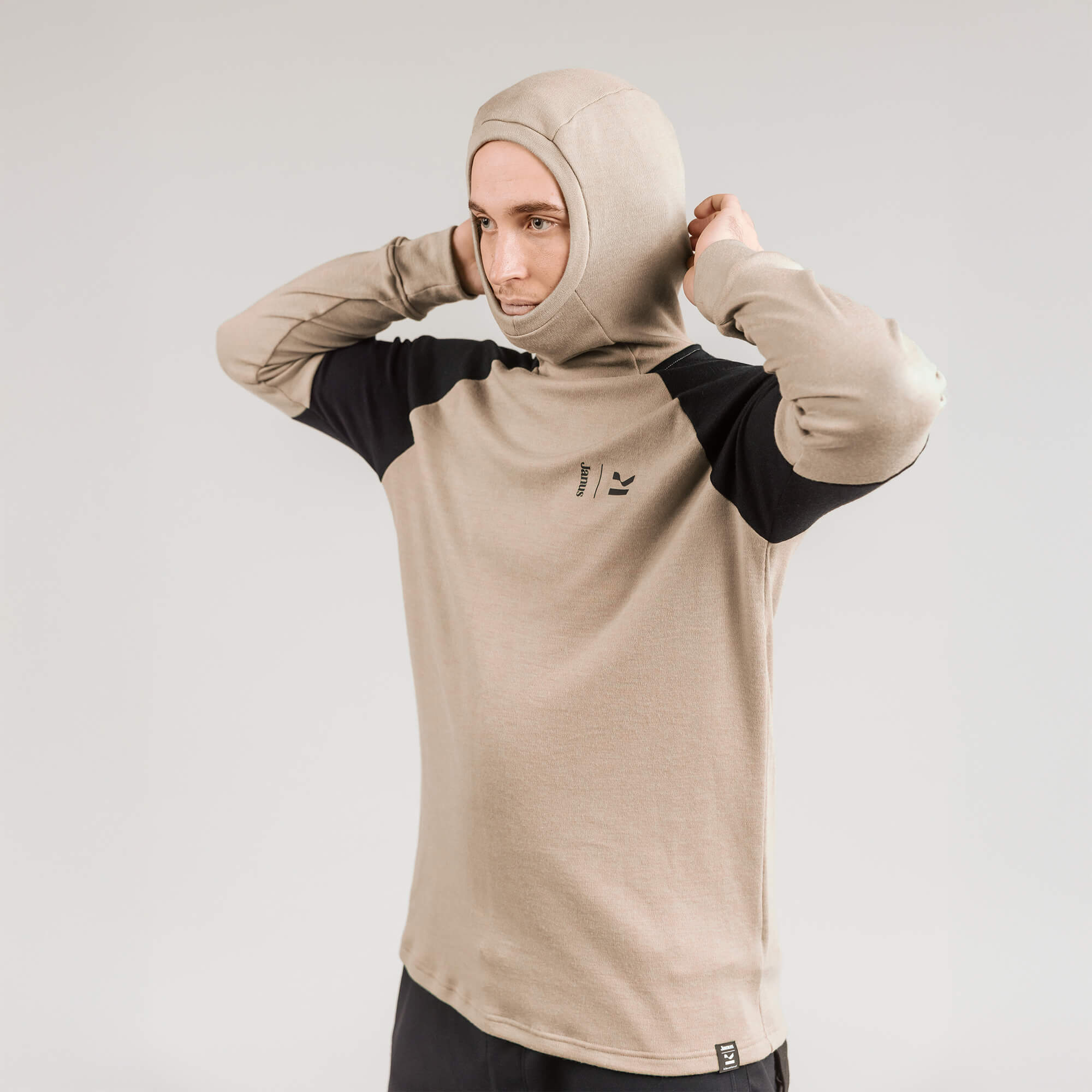 Janus x Kleveland merinoull-trøye med hette til herre, farge beige