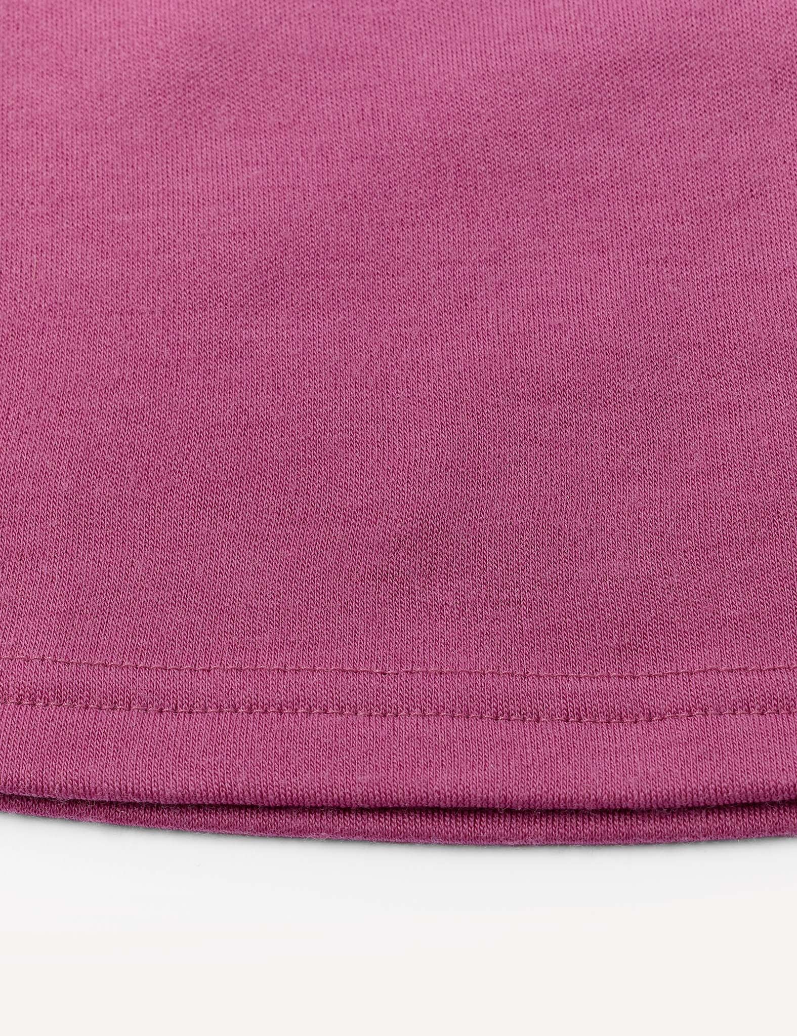 Close-up of the hem and fabric texture of a mauve or pinkish-purple Flarepants – Merino Kids AirWool garment, made from warm, comfortable brushed AirWool 260, against a white background.