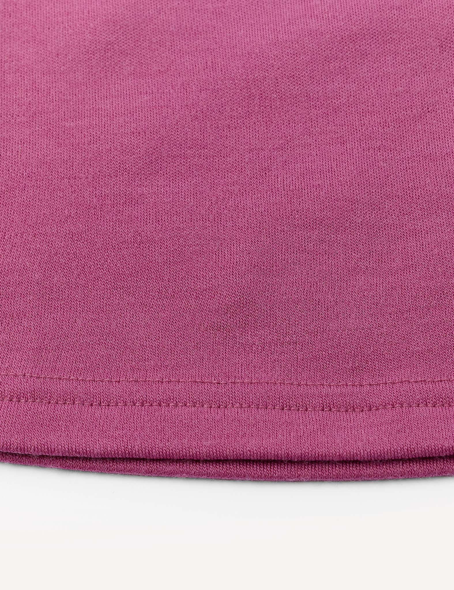 Close-up of the hem and fabric texture of a mauve or pinkish-purple Flarepants – Merino Kids AirWool garment, made from warm, comfortable brushed AirWool 260, against a white background.