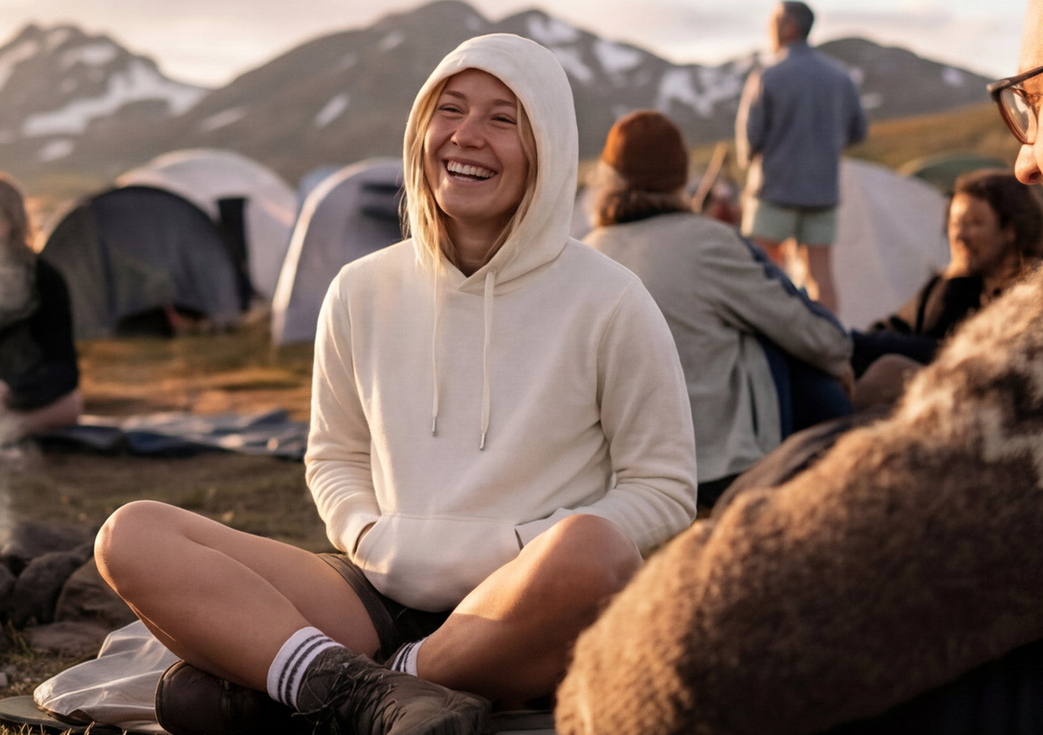 Janus-classic-hvit-hoodie.jpg